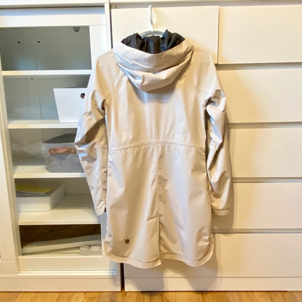 Lululemon Definitely Raining Jacket - Picture 3 of 7